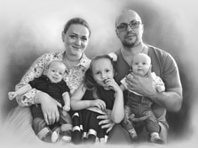 Портрет семьи из пяти человек под карандаш