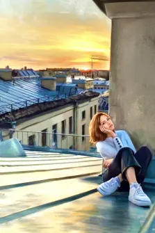 Портрет красивой девушки на крыше с видом на Санкт-Петербург, нарисованный в стиле Под масло, закатное небо, подарок для девушки, художник Артём