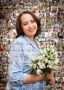 Мозаика, художник Ирина Портрет в стиле мозаика, женщина в джинсовой рубашке, держащая букет белых цветов. Она улыбается и смотрит прямо в камеру, создавая ощущение тепла и радости. Фон представляет собой коллаж из множества фотографий, что добавляет композиции глубину и подчеркивает значимость момента. Художник Ирина