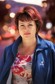 Женский портрет в стиле Под масло, женщина в красном платье и синей куртке на фоне ночного города,  художник Анастасия К