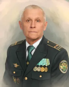 Под масло, художник Анастасия Портрет маслом в качестве подарка мужчине; военнослужащий в парадной форме изображён на абстрактном, светлом фоне, художник Анастасия