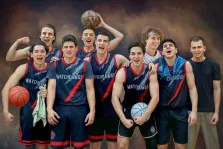 Портрет под масло, руппа молодых людей в спортивной форме с надписью «WATCH DAWGS». Они выглядят энергичными и радостными, позируя с баскетбольными мячами. Фон выполнен в теплых тонах, что подчеркивает атмосферу командного духа и единства. Художник Павел Д