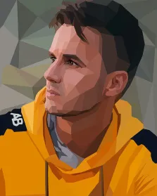 Мужской портрет в стиле low poly. На портрете в полигональном стиле изображён молодой мужчина с короткими тёмными волосами, одетый в ярко-жёлтую толстовку с чёрными вставками и надписью «AB» на плече. Его лицо серьёзное, взгляд устремлён в сторону, а фон выполнен в приглушённых серо-зелёных геометрических тонах, подчёркивающих динамику и современность образа. Художник: Олеся 