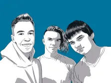 Мужской портрет в стиле поп-арт. На портрете изображены трое молодых людей на насыщенном синем фоне: слева — улыбающийся парень в худи с аккуратно уложенными волосами, в центре — молодой человек с длинной чёлкой, одетый в простую футболку, справа — парень с короткими тёмными волосами, слегка наклонивший голову и смотрящий с лёгкой улыбкой. Их образы выполнены в графичном стиле с чёткими контурами и контрастными тенями. Художник: Олеся М