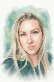 Женский портрет акварель. На акварельном портрете изображена женщина с длинными светлыми волосами и выразительными голубыми глазами; её лицо озарено лёгкой улыбкой, взгляд направлен прямо на зрителя. Фон выполнен в мягких зелёно-голубых тонах, подчёркивающих нежность и естественность образа. Художник: Ирина