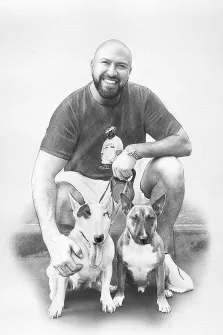 Мужской портрет в слиле карандаш. На чёрно-белой картине изображён улыбающийся мужчина в футболке и шортах, присевший на корточки рядом с двумя бультерьерами. Одна собака выглядит расслабленной, с высунутым языком, а вторая — более серьёзной, обе сидят рядом с хозяином, создавая тёплую и дружелюбную атмосферу.
Художник Татьяна 