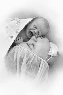 Семейный портрет в стиле карандаш. На чёрно-белой картине изображён новорождённый ребёнок, закутанный в пелёнку с рисунками, который громко плачет, прижавшись к лицу женщины. Женщина, вероятно, мать, лежит с закрытыми глазами, на ней медицинская сетка для волос и маска, что создаёт атмосферу родильного отделения. Художник Антонина