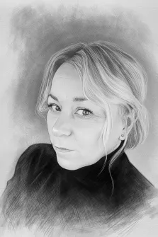 Женский портрет в стиле карандаш. На портрете изображена женщина с мягкими светлыми волосами, аккуратно уложенными и обрамляющими лицо; её взгляд направлен чуть в сторону, выражая спокойствие и лёгкую задумчивость. Она одета в тёмную водолазку, а фон выполнен в приглушённых серых тонах, подчёркивающих утончённость и естественность образа. Художник: Татьяна 