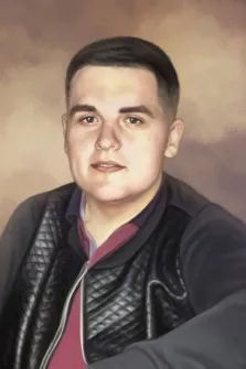 Мужской портрет под масло. На портрете изображён молодой мужчина с короткими тёмными волосами, одетый в чёрную стёганую куртку поверх бордовой рубашки; его взгляд спокоен и немного задумчив, губы слегка изогнуты в мягкой полуулыбке. Фон выполнен в тёплых бежево-коричневых тонах с лёгкими мазками, создающими приглушённую, уютную атмосферу. Художник: Антонина