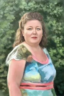 Женский портрет под масло. На портрете изображена женщина с мягкими чертами лица и светло-каштановыми волосами, уложенными в аккуратную причёску. Она одета в лёгкое платье пастельных тонов с розовой отделкой и стоит на фоне густой зелёной листвы. Художник: Александра И