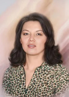 Женский портрет под масло. На картине изображена женщина с мягкими чертами лица и спокойным выражением. Её образ дополнен одеждой с леопардовым принтом, а фон выполнен в нежных пастельных тонах, создавая атмосферу уюта и гармонии. Художник Анна