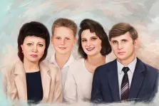 Семейный портрет под масло. На картине изображена семья из четырех человек: женщина, молодой человек, девушка и мужчина. Они стоят рядом, создавая атмосферу единства и гармонии, а мягкие пастельные тона фона подчеркивают теплоту и близость их отношений. Художник Анастасия 