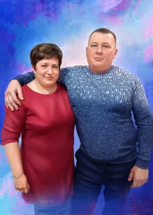 Под масло, художник Артём Изображен портрет пары на фоне сине-фиолетового абстрактного фона. Под масло, художник Артём