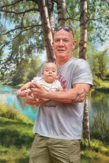 На картине изображен мужчина, держащий на руках младенца, на фоне пейзажа. Мужчина стоит в окружении берез. Под масло, художник Анна М
