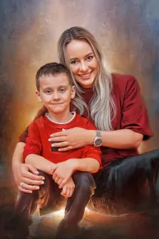 Семейный портрет под масло.  На картине изображены женщина с длинными светлыми волосами и мальчик: женщина обнимает ребёнка, нежно положив руку ему на грудь, и тепло улыбается. Мальчик в красной кофте сидит рядом, слегка улыбаясь, а фон выполнен в мягких, приглушённых тонах, создающих атмосферу уюта и семейного тепла. Художник Анна