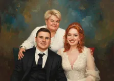 Семейный портрет в стиле под масло. Мужчина в строгом чёрном костюме с галстуком сидит рядом с женщиной в изысканном белом свадебном платье, украшенном кружевами, а позади них стоит женщина в белой блузе, обнимая их за плечи. Фон выполнен в приглушённых сине-зелёных тонах, подчёркивающих торжественность момента. Художник Анна
