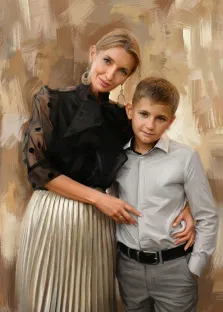 Семейный портрет в стиле под масло. На картине изображён семейный портрет: женщина в чёрной блузе с прозрачными рукавами в горошек и светлой плиссированной юбке обнимает мальчика в светло-серой рубашке и серых брюках. Фон выполнен в мягких бежево-коричневых мазках, создающих тёплую и уютную атмосферу. Художник Ирина