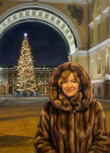Женский портрет под масло. На портрете изображена женщина в роскошной коричневой шубе с капюшоном, её лицо озаряет тёплая улыбка, а светлые волосы мягко обрамляют лицо. На заднем плане — величественная Дворцовая площадь в Санкт-Петербурге с огромной украшенной ёлкой, сверкающей огнями на фоне ночного неба, что создаёт атмосферу праздничного зимнего вечера. Художник: Ирина