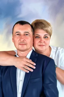 Парный портрет под масло. На портрете изображена пара: мужчина в тёмно-синем пиджаке и светлой рубашке с серьёзным, спокойным выражением лица и женщина с короткими светлыми волосами, в белой одежде, нежно обнимающая его за плечи. Их позы и мягкие улыбки передают теплоту и близость, а размытый фон в пастельных тонах подчёркивает гармонию сцены. Художник: Артём