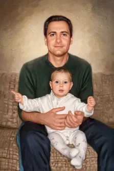 Семейный портрет под масло. На портрете изображён мужчина в тёмно-зелёном свитере и тёмных брюках, бережно держащий на коленях малыша в белом комбинезоне с фиолетовыми узорами; ребёнок с любопытством указывает рукой в сторону, а мужчина смотрит прямо перед собой с мягкой улыбкой. Фон выполнен в тёплых бежевых тонах, создавая атмосферу уюта и семейной гармонии. Художник: Анна
