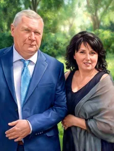 Парный портрет под масло. На портрете изображена пара: мужчина в строгом синем костюме с голубой галстуком и седыми волосами и женщина в тёмном платье с лёгкой серой накидкой и тёмными волнистыми волосами; они стоят рядом, женщина слегка улыбается, а мужчина выглядит серьёзным. Фон картины — зелёный, с размытыми очертаниями деревьев, создающими ощущение летнего парка. Художник: Артём