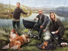 Семейный портрет в образе рыбаков. На картине изображена группа из трёх человек на берегу озера: один мужчина держит удочку и пойманную рыбу, второй сидит с кружкой в руках, а женщина помешивает суп в котелке над костром. Рядом с ними расположились две пушистые собаки, а на заднем плане видны лодка, спокойная водная гладь и лесистый пейзаж. художник Анастасия 