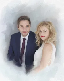 Свадебный акварельный портрет, молодой человек в синем классическом костюме с белой рубашкой и красным галстуком и девушка блондинка в белом платье с открытыми плечами, художник Полина