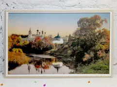 Фотография церкви на берегу реки, напечатанная на холсте
