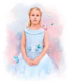 Детский портрет в стиле Акварель, девочка в голубом платье на светлом фоне, художник Евгения 