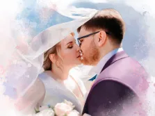 Парный портрет в стиле Акварель: свадебная пара целуется на светлом фоне, художник Софья