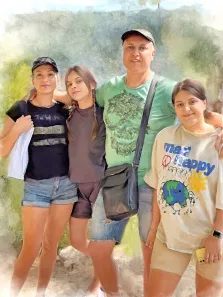 Портрет семьи из четырёх человек в стиле Акварель: отец, мать и две дочки на фоне природы, художник Анна