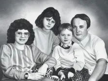 Семейный портрет под карандаш, изображено четверо персон, художник Антонина
