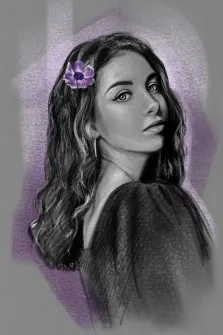 Женский портрет карандашом - молодая с длинными волосами в тёмном платье с фиолетовым цветком в волосах на серо-фиолетовом фоне, автор Александра