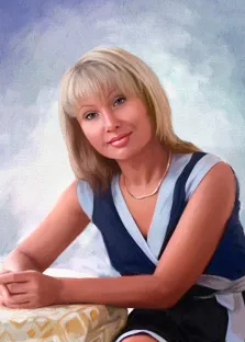 Женский портрет выполненный маслом, девушка блондинка в синем платье на светло-синем фоне, художник Ксения