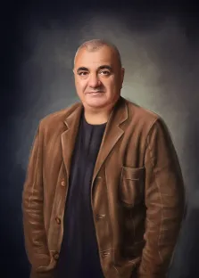 Портрет маслом мужчины средних лет в коричневом пиджаке и темной футболке, художник Павел