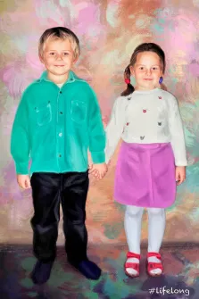 Работа изготовлена под масло, на картине изображены мальчик в зелёной рубашке и тёмных штанах и девочка в розовой юбке и в белом свитере, художник Александра 