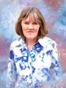 Портрет маслом, выполненный широкими мазками: женщина со стрижкой каре в белой блузке с голубыми цветами на розово голубом абстрактном фоне. Художник Александра.