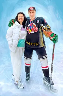 Парный портрет под масло, мужчина в форме хоккеиста с клюшкой в руки и женщина в белом пуховике и белых штанах, художник Анастасия 