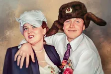 Парный портрет маслом, мужчина в белой классической рубашке и с меховой шапкой на голове и женщина в синем пиджаке с цветами в руках,  художник Павел 