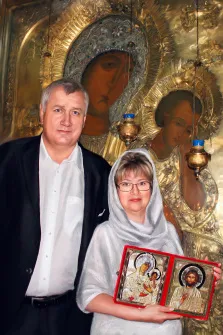 Парный портрет Под масло, мужчина в белой рубашке и женщина в очках и с белым платком на голове, на фоне икона, художник Александра 