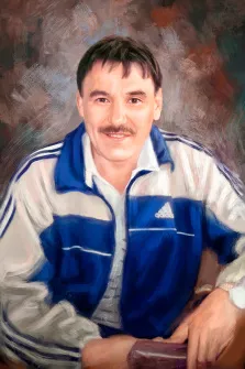 Мужской портрет маслом, усатый мужчина в спортивном сине-белом костюме на абстрактном цветном фоне в тёмных тонах, художник Александра 