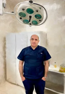 Портрет мужчины врача в хирургической выполнен Под масло, художник Павел 