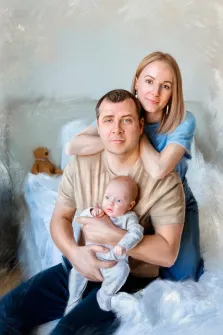 Семейный портрет из трёх человек стилизован Под масло, светловолосая женщина в голубой футболке и джинсах обнимает мужчину в бежевой футболке который держит на руках младенца, художник Александра 