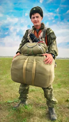 Портрет мужчины в военной форме стилизован Под масло, художник Павел 