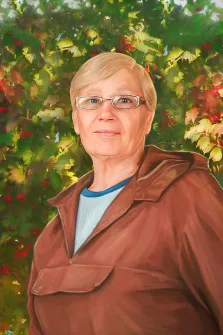 Женский портрет Под масло: светловолосая женщина с короткой стрижкой и в очках на фоне цветущих кустов, художник Павел 