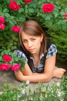 Портрет девушки в кустах с цветами стилизован Под масло, художник Софья 