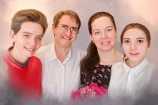 Семейный портрет Под масло на четыре персоны: молодой человек в красном свитере, мужчина в очках и в белой классической рубашке, женщина в платье и с букетом цветов и девушка в белой рубашке, художник Павел 