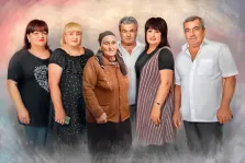 Семейный портрет из шести человек Под масло, четыре женщины и двое мужчин на нейтральном фоне, художник Анастасия 