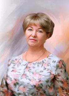 Портрет женщины с короткой стрижкой и в платье с узорами цветов стилизован Под масло, художник Лариса