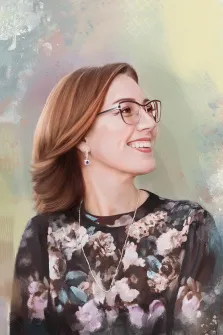 Женский портрет Под масло: кареглазая девушка в очках улыбается на абстрактном светлом фоне, художник Софья 